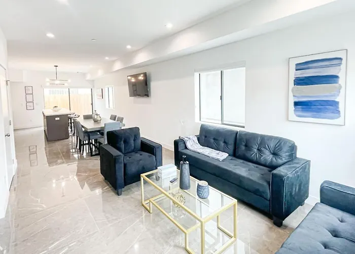 Chic 4Br Multi-Level Home Near K-Town - Cl2 - Cul